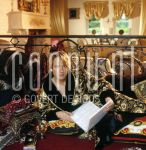 10-09-2002 Adam Curry at home in Rijkevorsel, Belgium. September 10, 2002.

[keywords]Livingroom, Posed[/keywords]